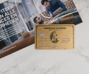 Surowce takie jak złoto, ropa naftowa, produkty rolne i metale przemysłowe oferują możliwości dywersyfikacji portfela i zabezpieczenia się przed inflacją, ale są również aktywami wysokiego ryzyka ze względu na zmienność cen, napięcia geopolityczne i szoki podażowo-popytowe. Kluczem jest inwestowanie z jasną strategią, zrozumieniem czynników wpływających na rynek i wyłącznie kapitałem, który nie zagraża Twojej stabilności finansowej.