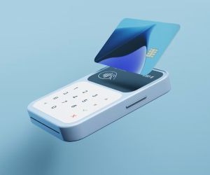 Surowce takie jak złoto, ropa naftowa, produkty rolne i metale przemysłowe oferują możliwości dywersyfikacji portfela i zabezpieczenia się przed inflacją, ale są również aktywami wysokiego ryzyka ze względu na zmienność cen, napięcia geopolityczne i szoki podażowo-popytowe. Kluczem jest inwestowanie z jasną strategią, zrozumieniem czynników wpływających na rynek i wyłącznie kapitałem, który nie zagraża Twojej stabilności finansowej.