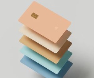 Inwestycje pozwalają na pomnażanie majątku w dłuższej perspektywie poprzez inwestowanie pieniędzy w aktywa takie jak akcje, obligacje, fundusze, nieruchomości i inne, ale zawsze wiążą się z ryzykiem, w tym ze zmiennością rynku, potencjalną utratą kapitału i inflacją obniżającą zyski. Kluczem jest inwestowanie z jasną strategią, odpowiednią dywersyfikacją i wyłącznie kapitałem, który nie zagraża Twojej stabilności finansowej.